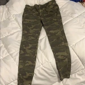Camo skinny jeans